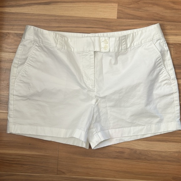 Women's white short - Picture 1 of 8